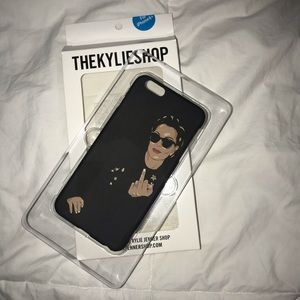 Kris Jenner flip off iPhone 6+ case